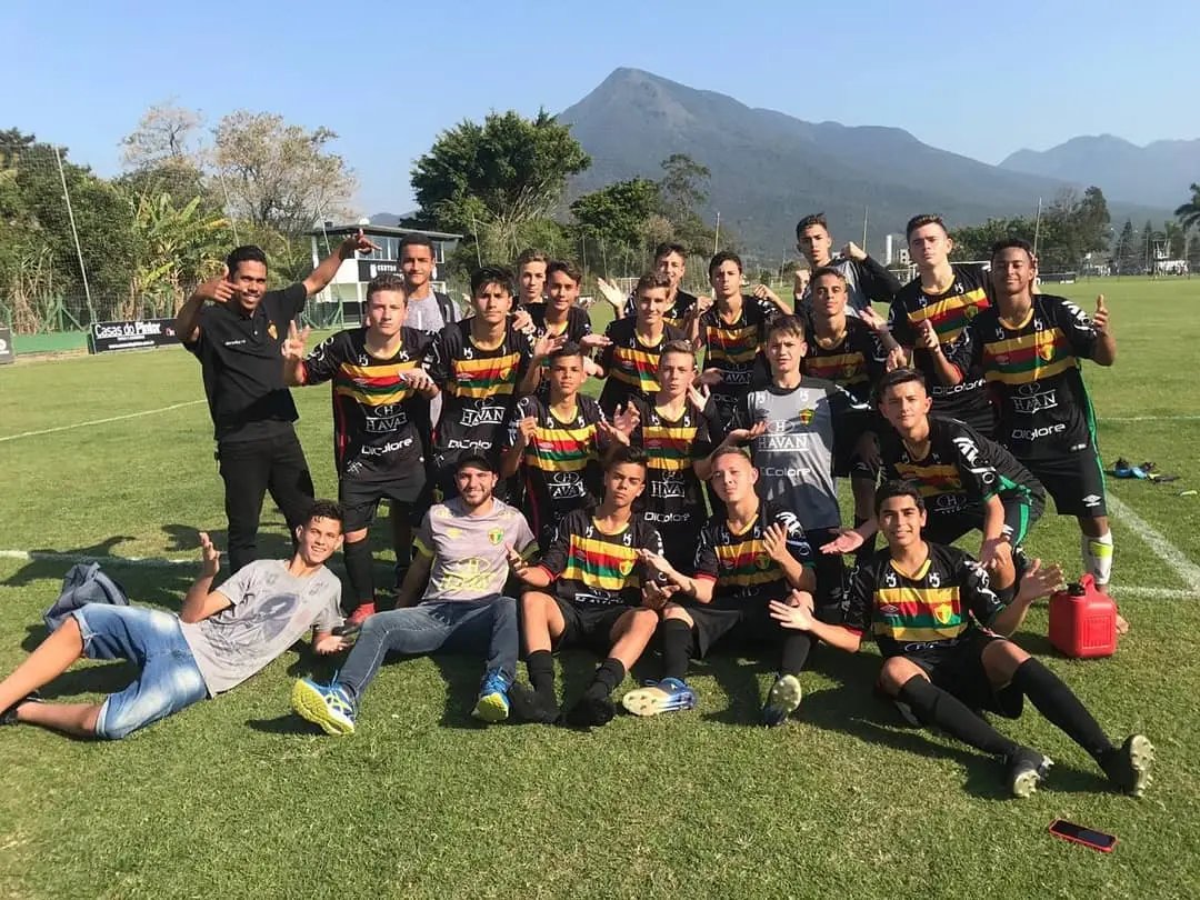 Equipes Sub-15 e Sub-17  do Busque enfrentaram o Figueirense