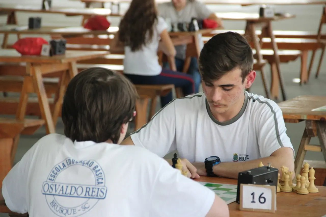 Jogos Escolares de Brusque finalizam com finais do xadrez, voleibol e futsal feminino