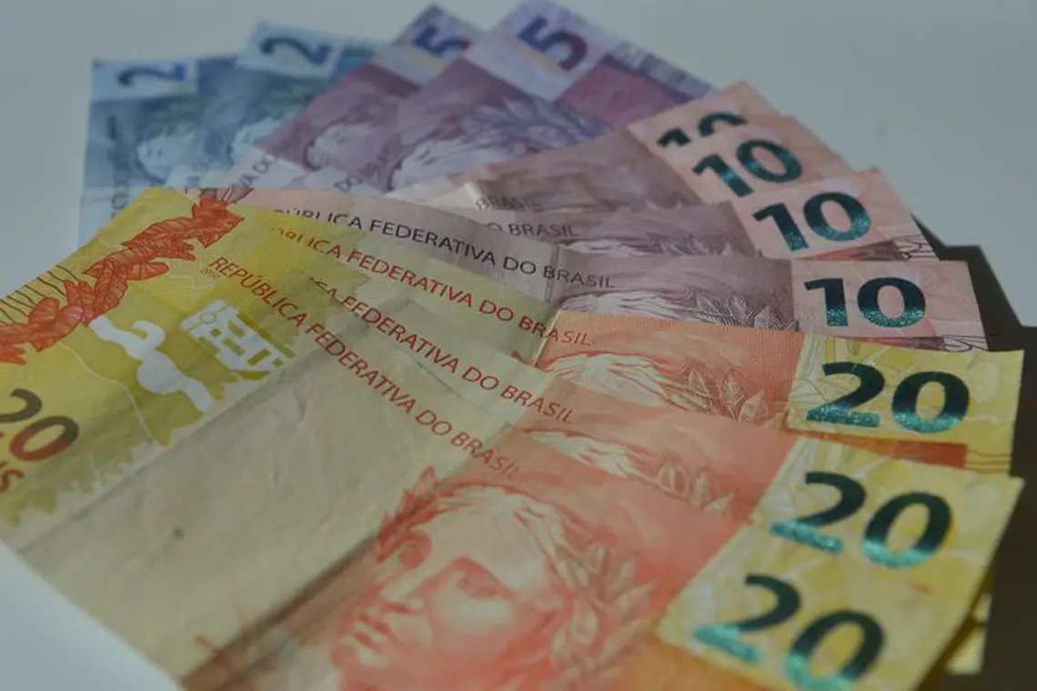Sal&aacute;rio m&iacute;nimo dever&aacute; ser de R$ 1.039 ano que vem