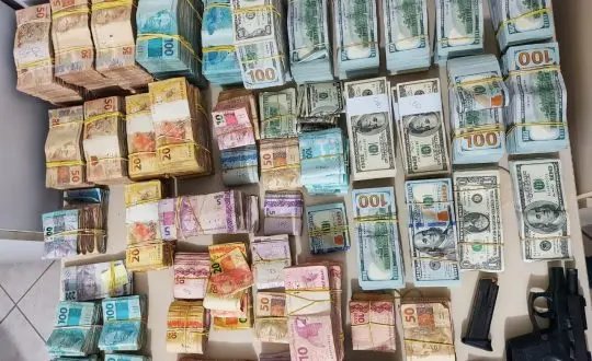 R$ 4 milh&otilde;es s&atilde;o encontrados na resid&ecirc;ncia e no carro do filho de homem morto