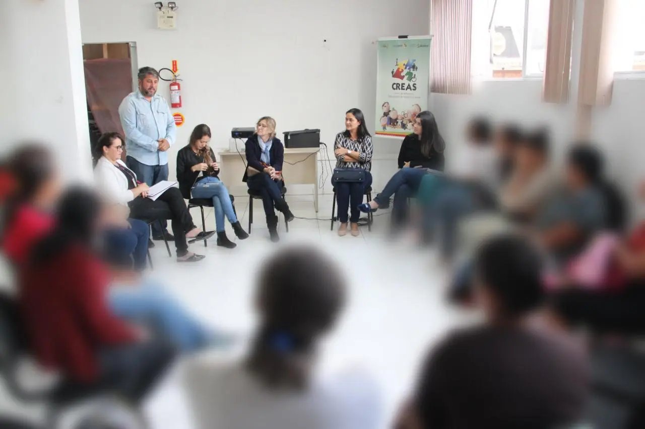 Em parceria com o Depcami, Secretaria de Assist&ecirc;ncia Social realiza roda de conversa com mulheres com direitos violados