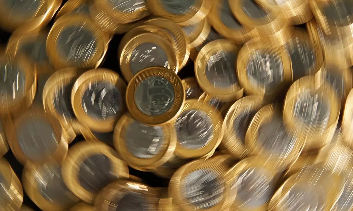 Governo prop&otilde;e sal&aacute;rio m&iacute;nimo de R$ 1.147 em 2022