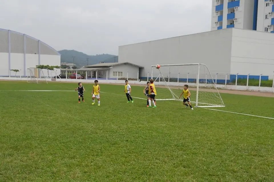 Escola do Santos Dumont faz feijoada no domingo