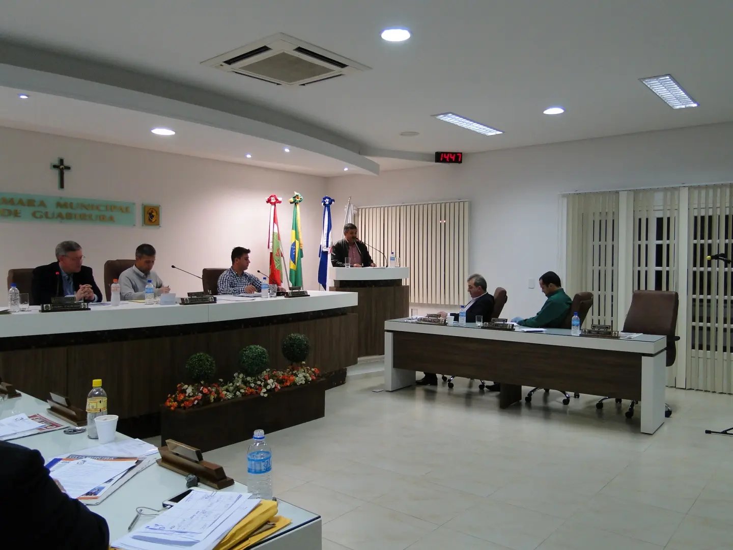 Presença do prefeito esquenta sessão do Legislativo