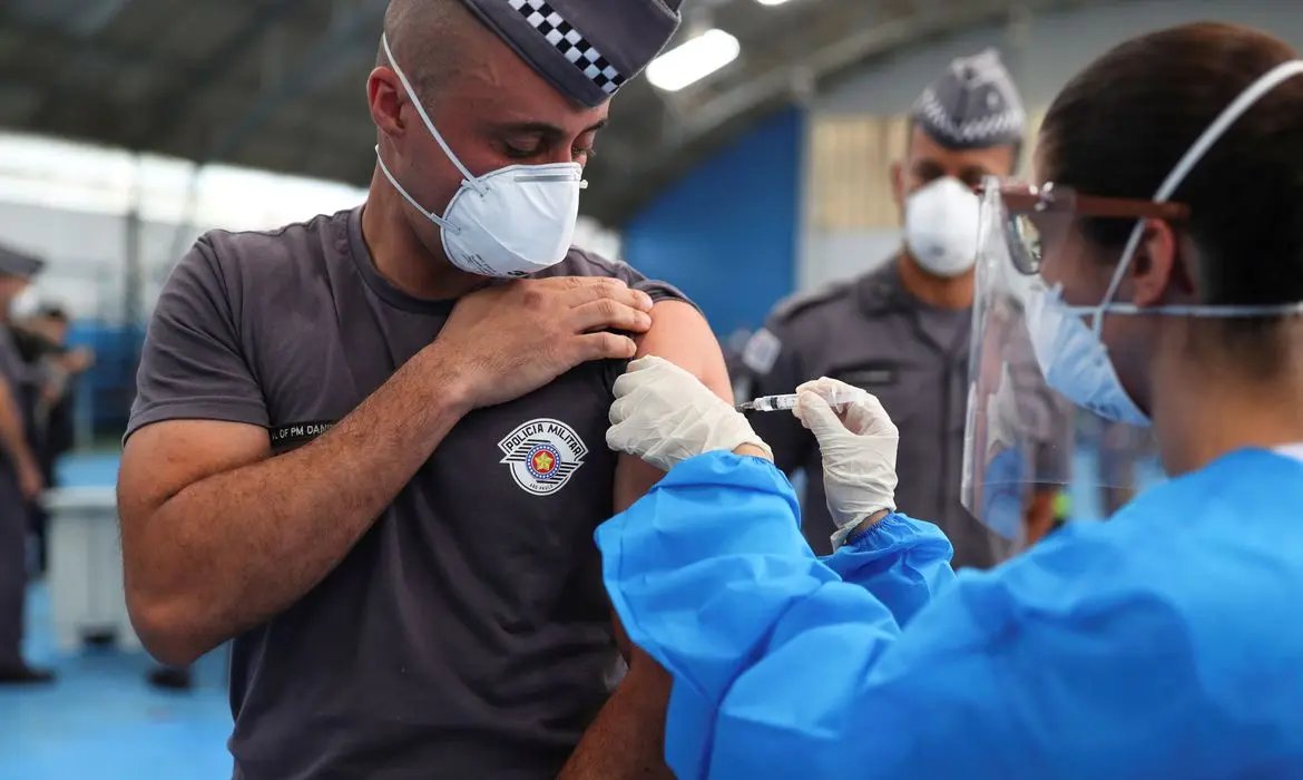 Covid-19: Brasil tem 358,4 mil mortes e 13,59 milh&otilde;es de casos