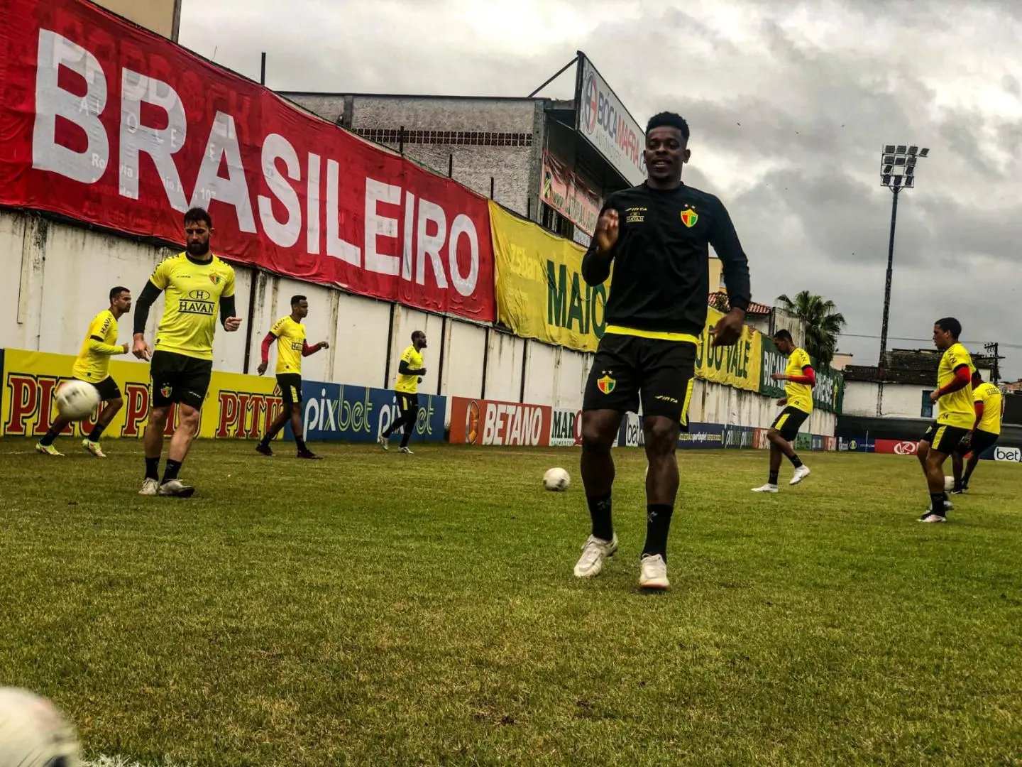 Brusque realiza &uacute;ltimo treino em casa antes da viagem