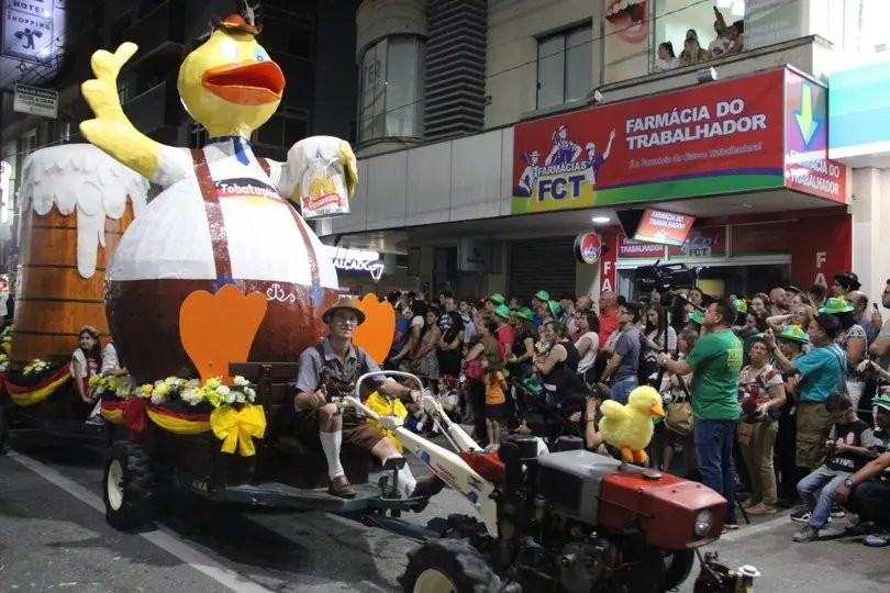 Est&aacute; adiado o desfile de abertura da 35&ordf; Fenarreco