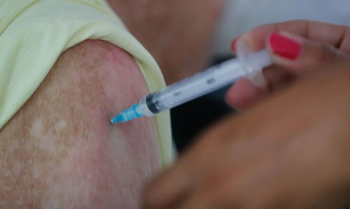 Campanha de vacina&ccedil;&atilde;o contra a gripe come&ccedil;a nesta segunda