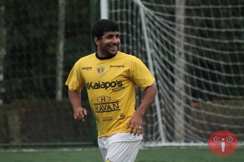 Paulinho ganha oportunidade entre os titulares