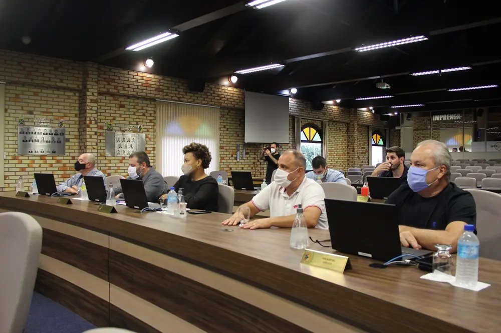 Legislativo congratula servidores da Sa&uacute;de pela excel&ecirc;ncia do atendimento prestado na vacina&ccedil;&atilde;o contra a Covid-19