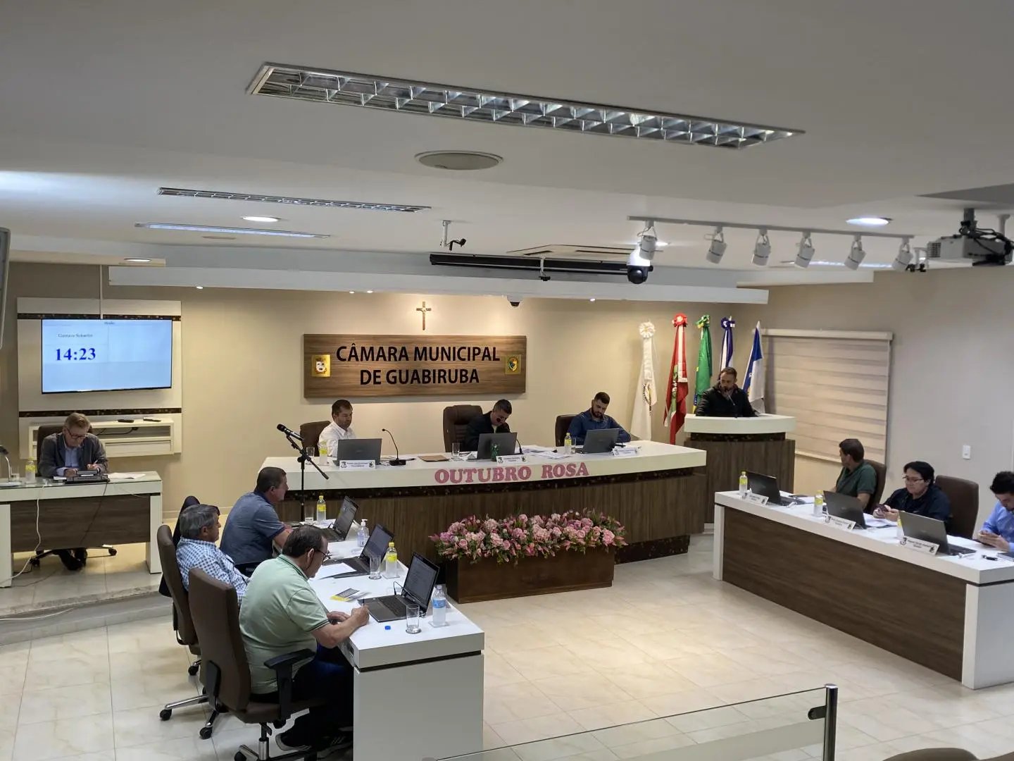 Moradores culpam vereadores por nova taxa do saneamento 