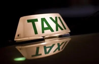 Taxista é assaltado e perde o veículo durante a madrugada