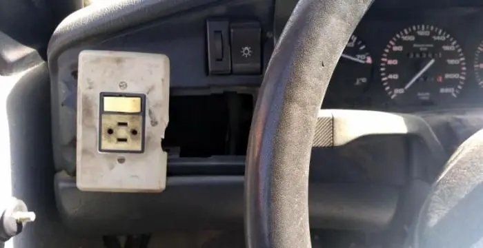 Carro com interruptor dom&eacute;stico para ligar far&oacute;is &eacute; apreendido pela PRF em Santa Catarina