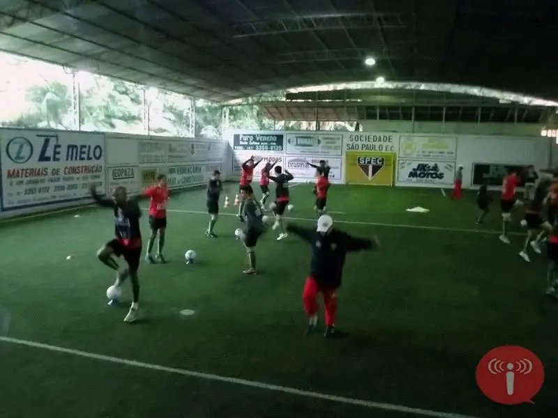 Jogo adiado, treino forte