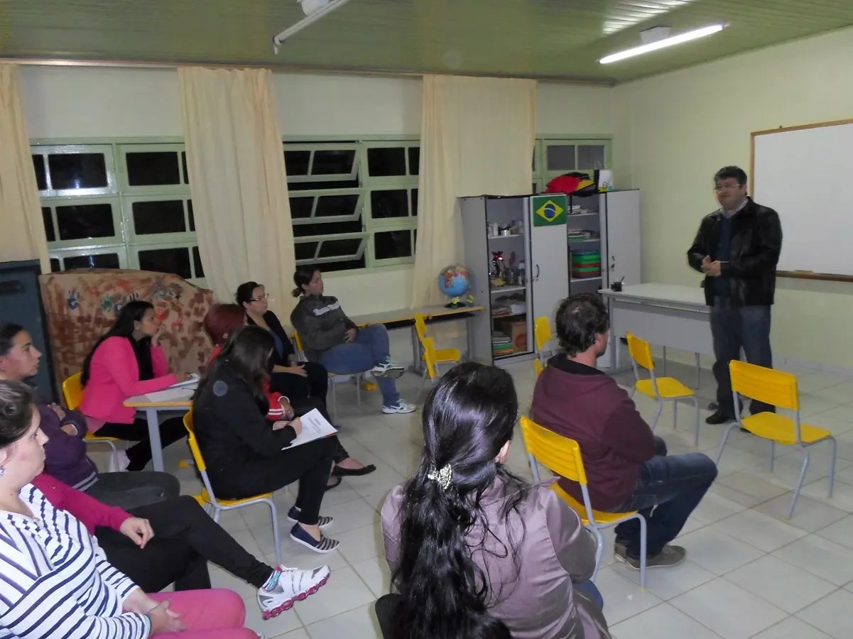 Prefeitura apresenta proposta de reforma da escola