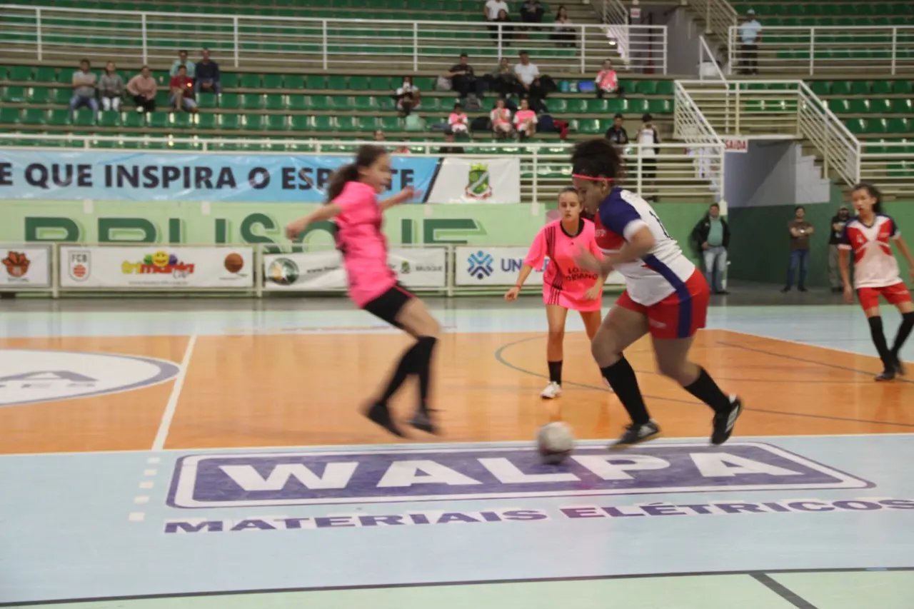Paquet&aacute; garante ouro no futsal mirim feminino