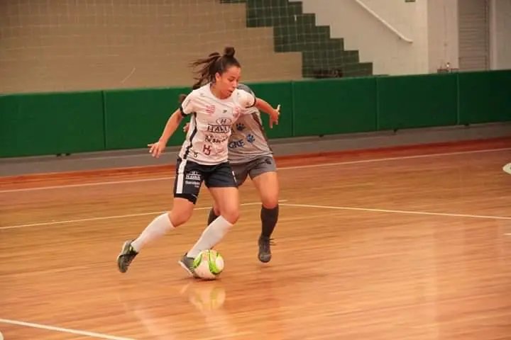 Barateiro Futsal/FME aposta na base e j&aacute; colhe frutos com atletas locais