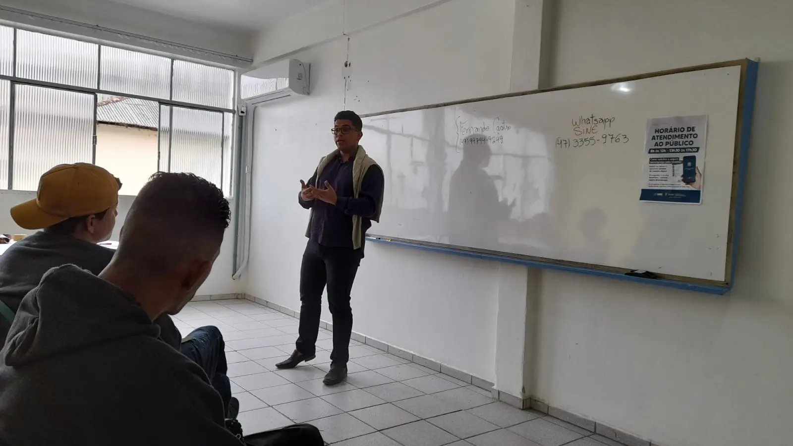 Equipe do Sine ministra palestra para usu&aacute;rios do Caps AD