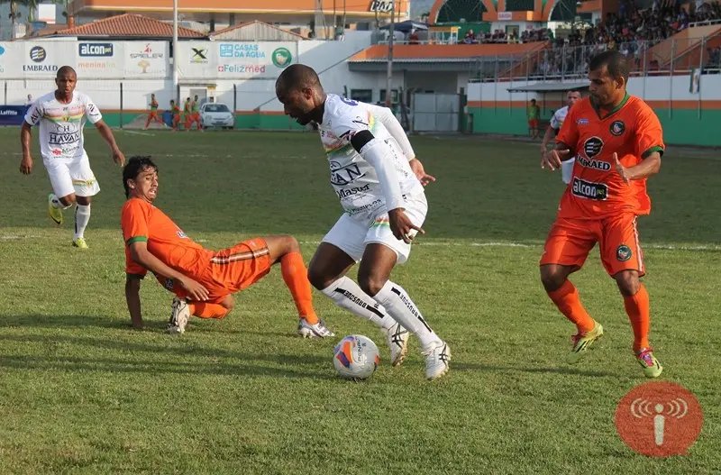 Bruscão empata sem gols em Camboriú