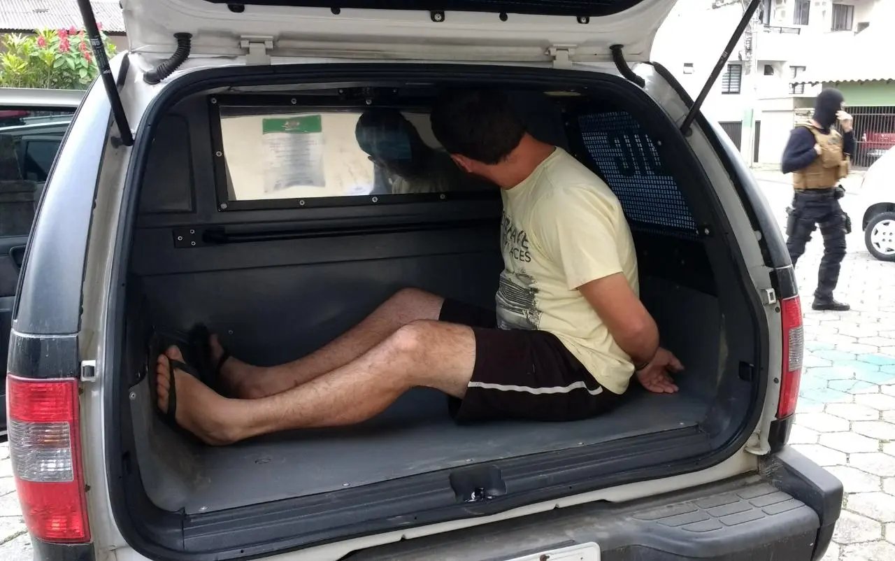 Operação em torno de homicídio termina com homem conduzido por tráfico