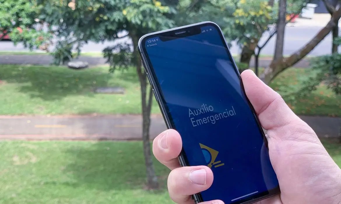 Pagamento do novo aux&iacute;lio emergencial come&ccedil;a nesta ter&ccedil;a-feira