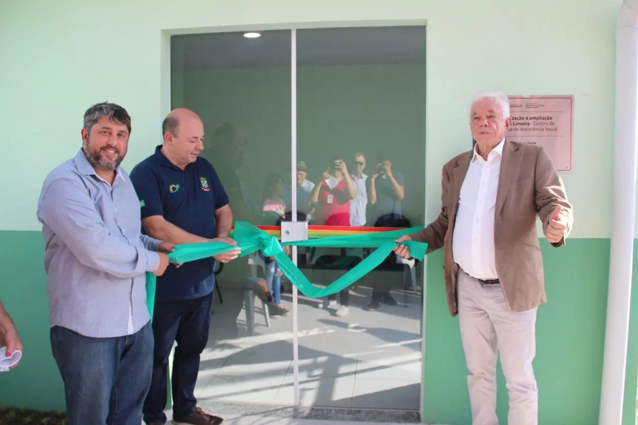 Prefeitura faz entrega da obra de revitaliza&ccedil;&atilde;o e amplia&ccedil;&atilde;o do Cras da Limeira