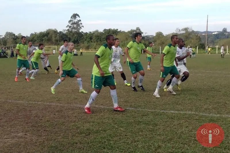 Reservas e juniores empatam jogo-treino com Metropolitano