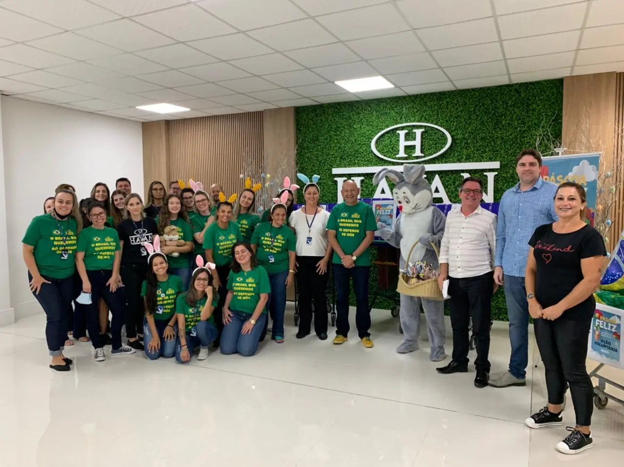 Colaboradores da Havan doam TVs para Hospital Azambuja e guloseimas para a P&aacute;scoa do Cagere