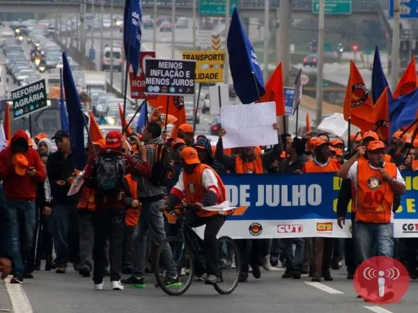 Protestos bloqueiam pelo menos 22 rodovias em seis Estados