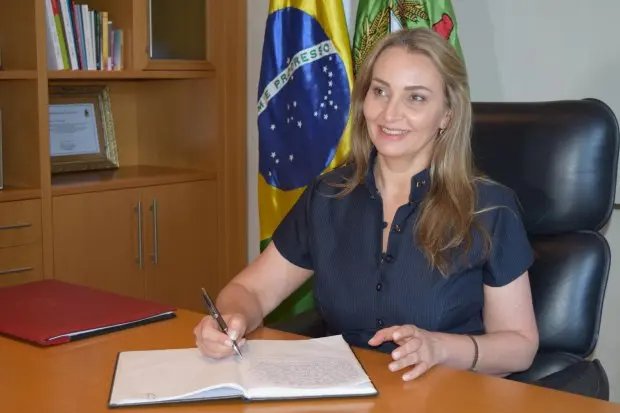 Governadora Daniela Reinehr toma posse oficialmente em Florian&oacute;polis