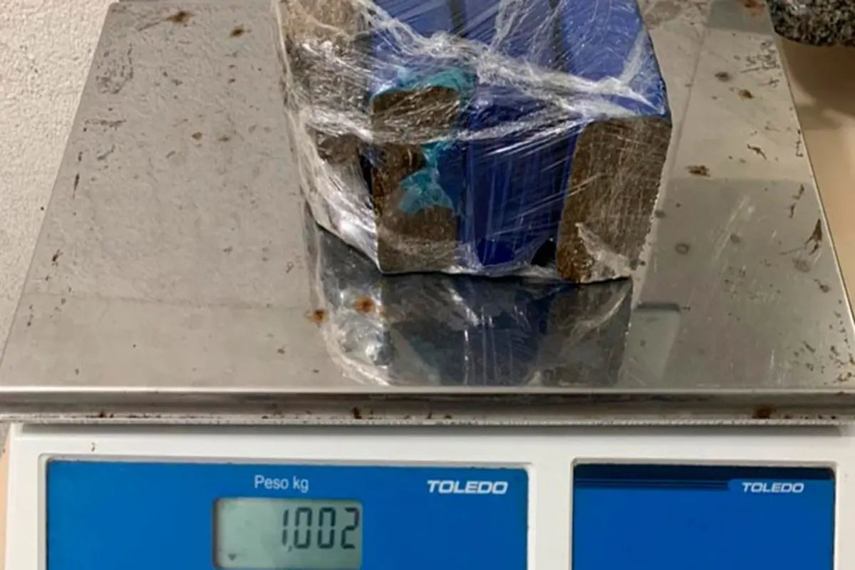 A&ccedil;&atilde;o policial prende cinco pessoas por tr&aacute;fico