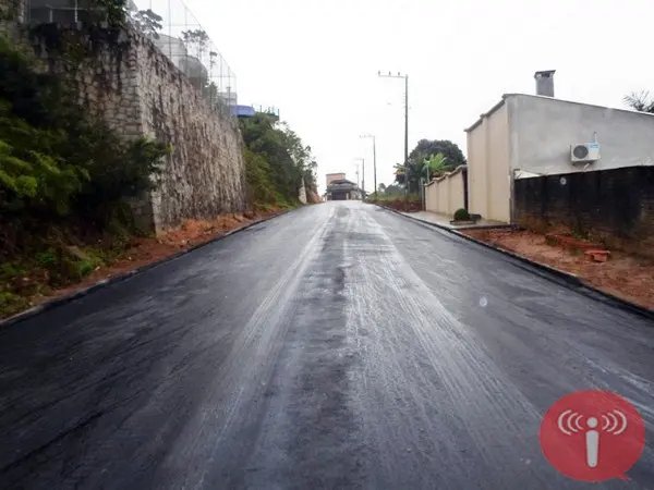 Rua José Boiteux Piazza recebe a pavimentação