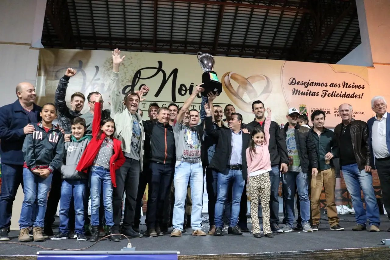 &Aacute;guas Claras comemora oficialmente o bicampeonato dos JACOBs