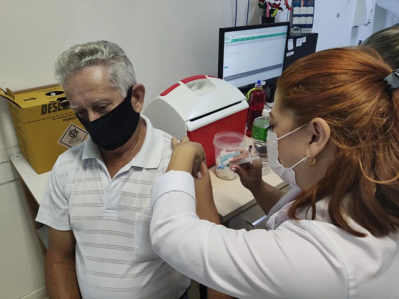 Mais de 10 mil pessoas j&aacute; receberam a primeira dose da vacina contra Covid-19