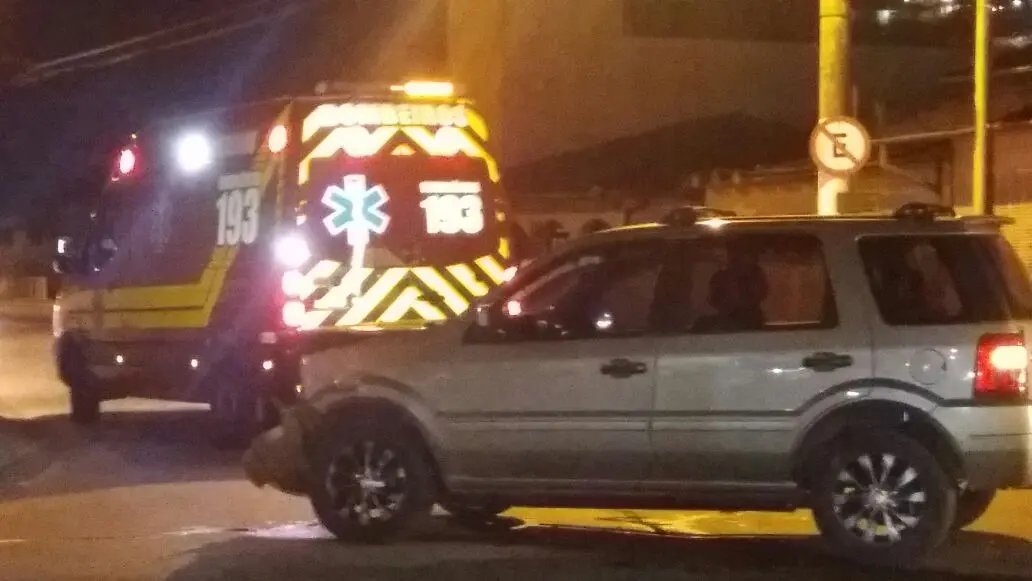 Motorista causa acidente após manobra proibida e foge sem prestar socorro