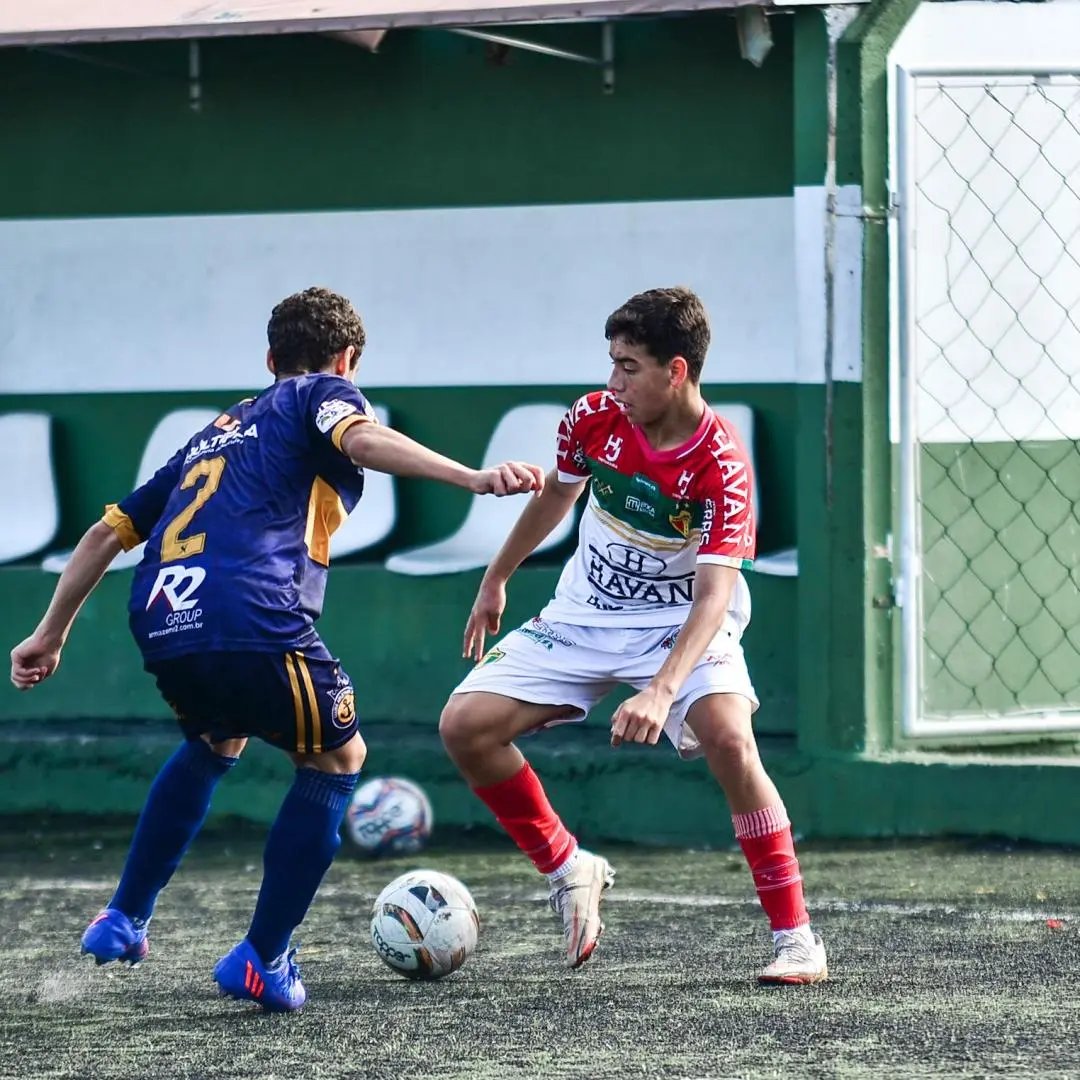 Em prepara&ccedil;&atilde;o para a Copinha, base do Brusque goleia o Atl&eacute;tico Itaja&iacute;