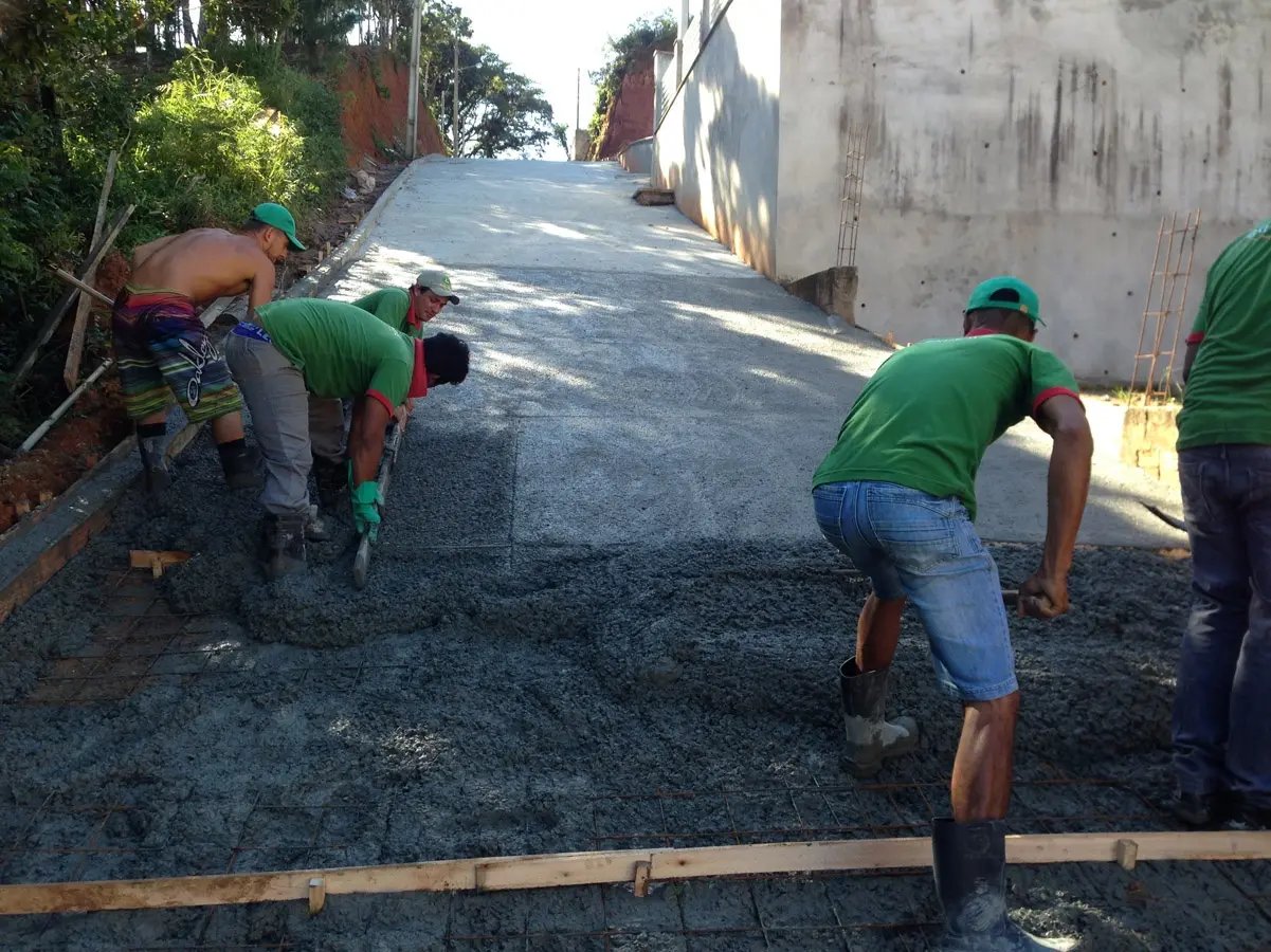 Comunidade é parceira na pavimentação de ruas