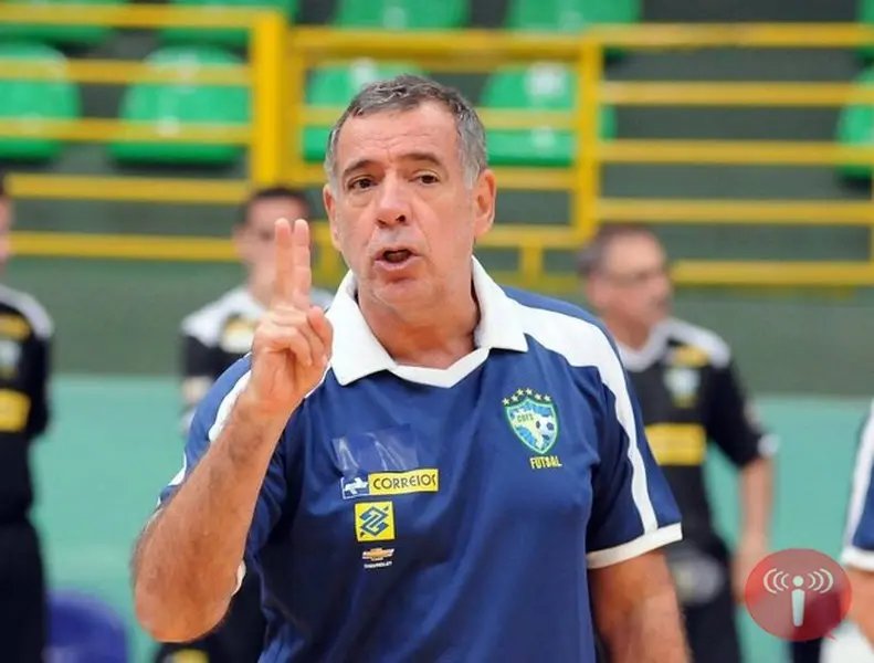 Treinador da seleção observa Liga Futsal Feminina