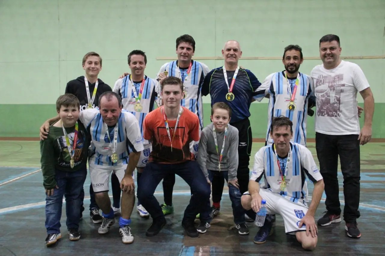 Em noite de decis&otilde;es; Po&ccedil;o Fundo fatura ouro no futsal s&ecirc;nior