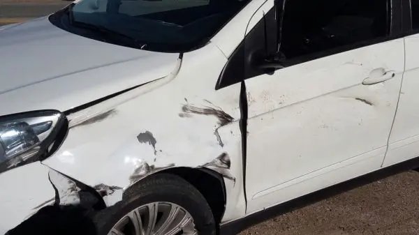 Mulher perde a perna em colisão entre carro e moto