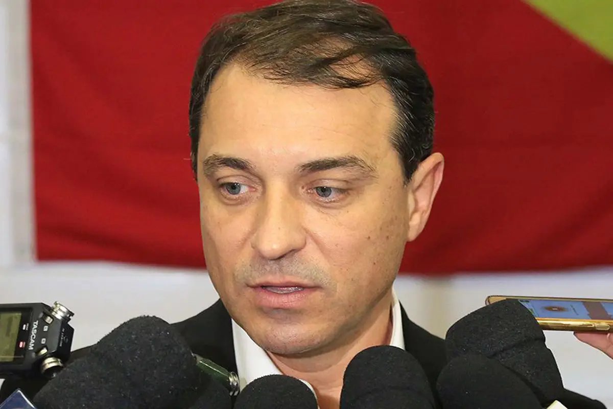 Mois&eacute;s &eacute; afastado novamente do cargo