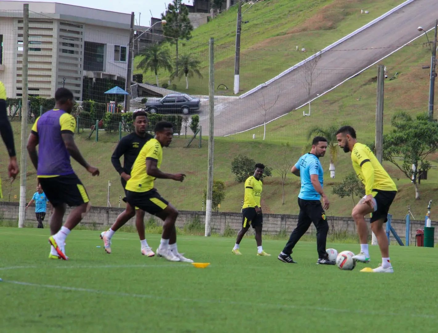 Brusque realiza treino t&aacute;tico no CT do Barra