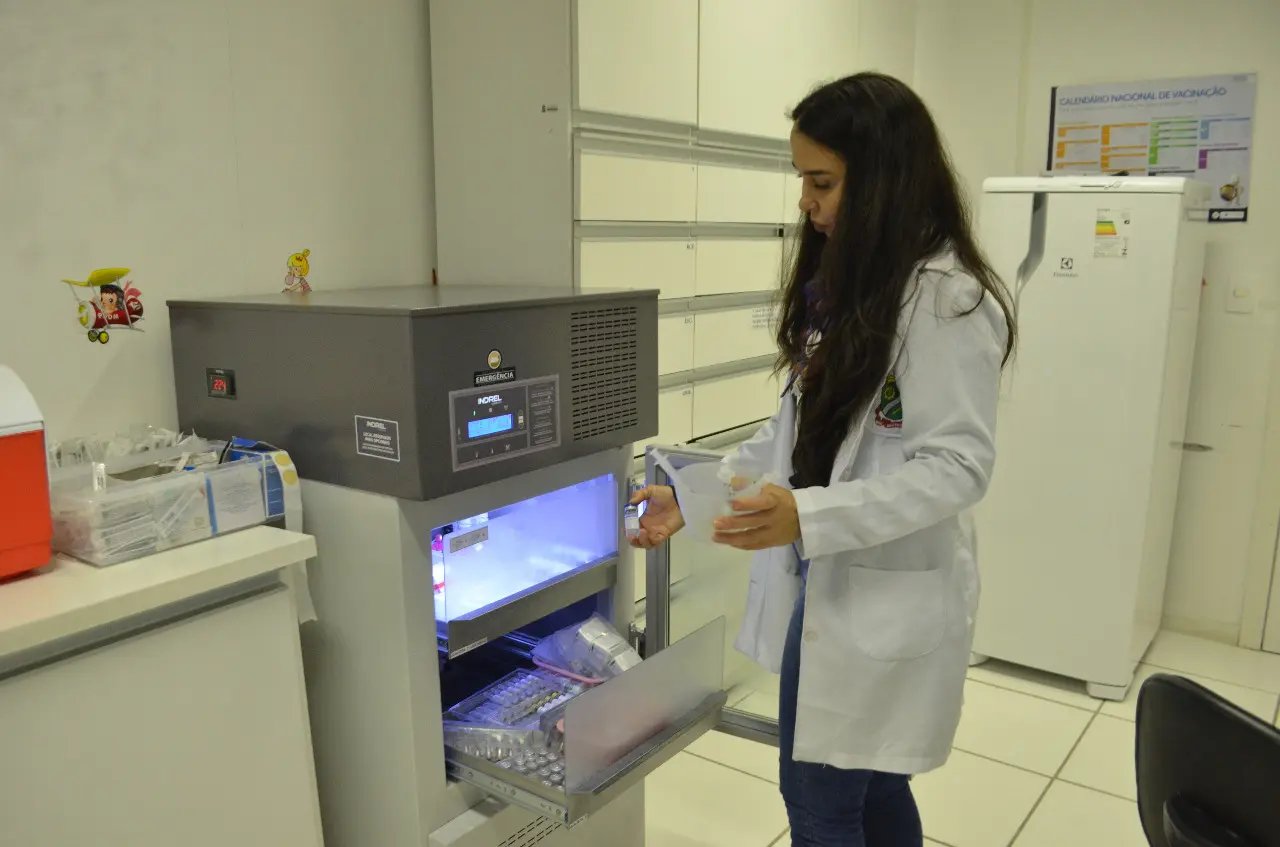 Salas de vacina&ccedil;&atilde;o de Brusque recebem c&acirc;maras frias para armazenamentos de vacinas