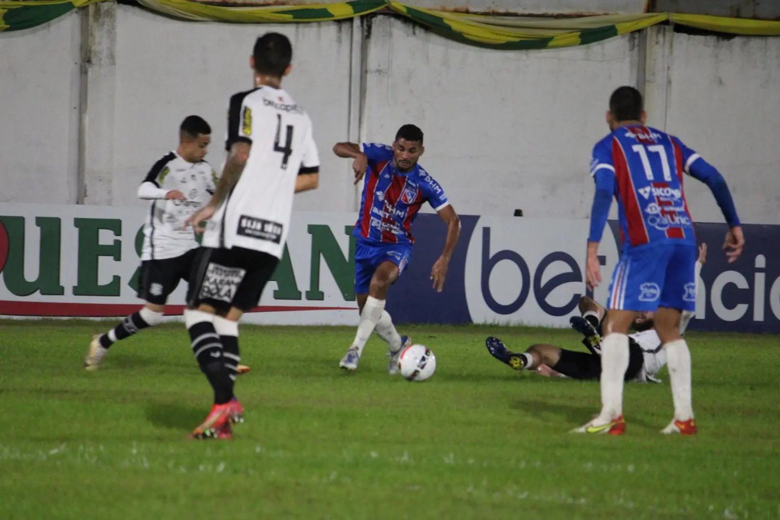 Em jogo equilibrado, Carlos Renaux &eacute; batido pelo Figueirense 