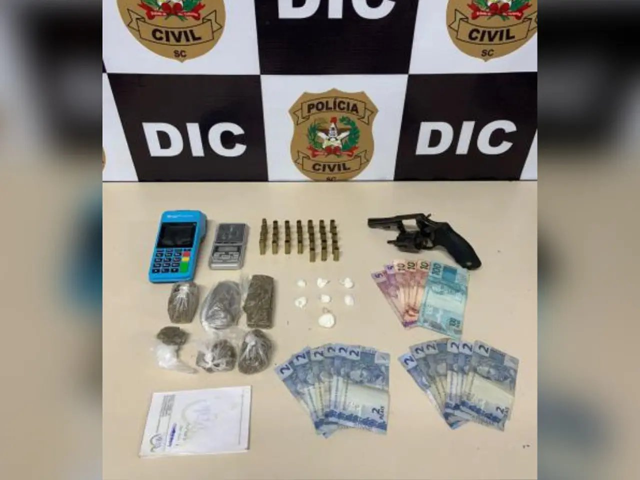 Homem &eacute; detido por tr&aacute;fico de drogas no Dom Joaquim