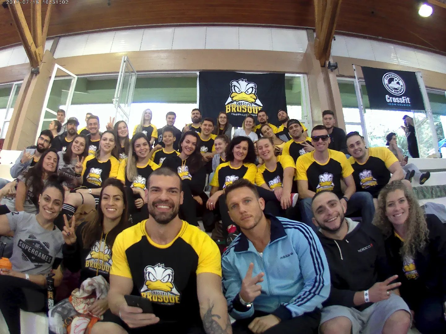 Equipe brusquense de CrossFit traz dois troféus de Porto Alegre