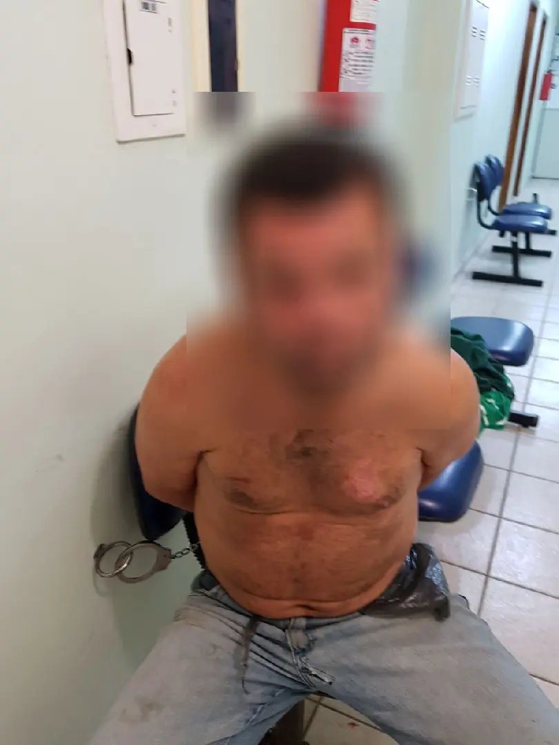 Homem é preso após agredir idoso