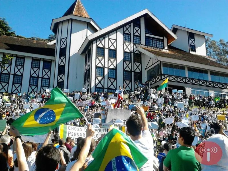 Adesão à greve geral ainda é pequena em Brusque 