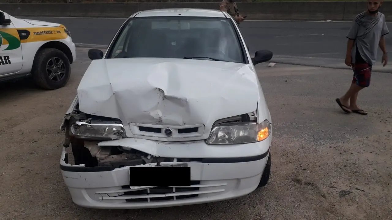 Acidente envolve dois ve&iacute;culos no bairro Limoeiro