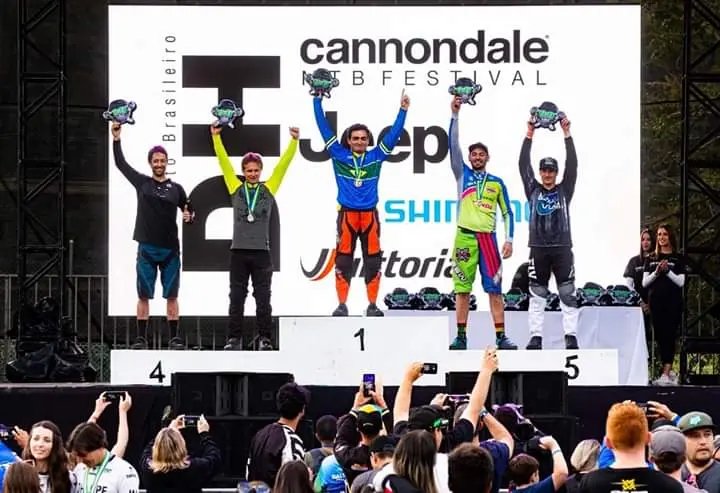 Piloto brusquense &eacute; campe&atilde;o brasileiro de downhill